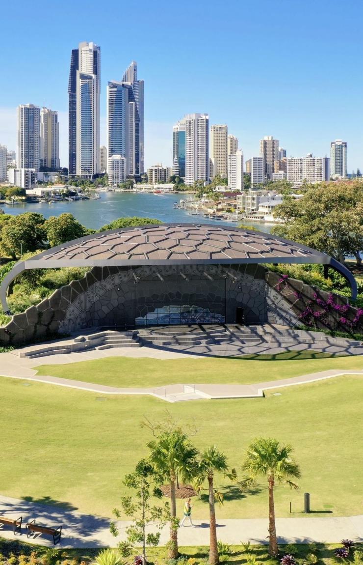 Surfers Paradise, Gold Coast, QLD © Tourism Australia