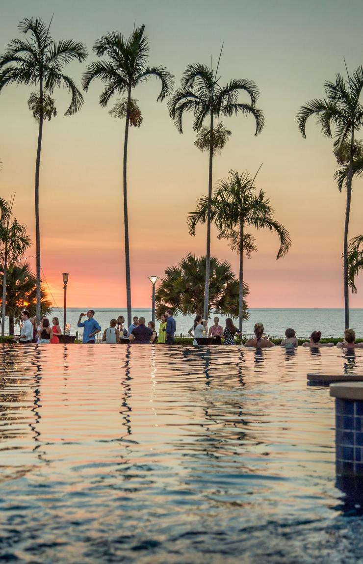 北领地，达尔文，明迪尔海滩娱乐度假村的鸡尾酒场所 © 北领地旅游局/Nick Pincott 版权所有